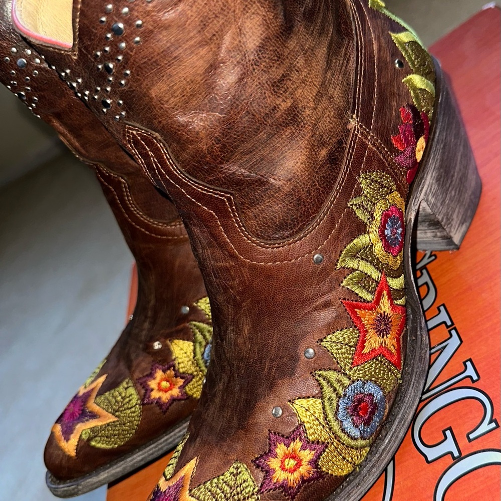 Embroidered Brown Short Cowgirl Boots